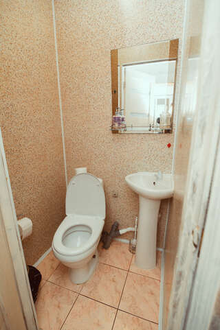 Гостиница Сальвадор Партенит Двухместный номер с 2 отдельными кроватями и общей ванной комнатой-3